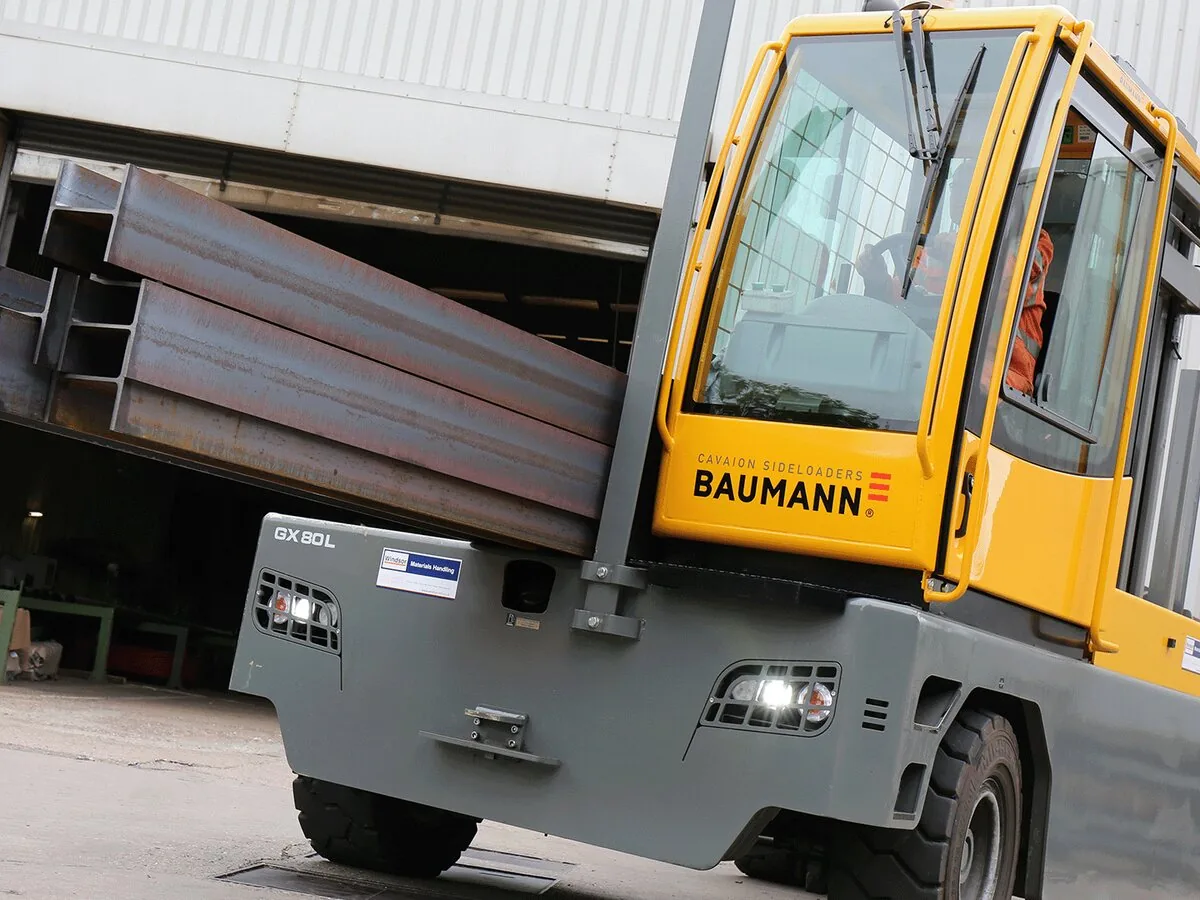 Baumann-Seitenstapler der GS-Serie mit Stahlträgern