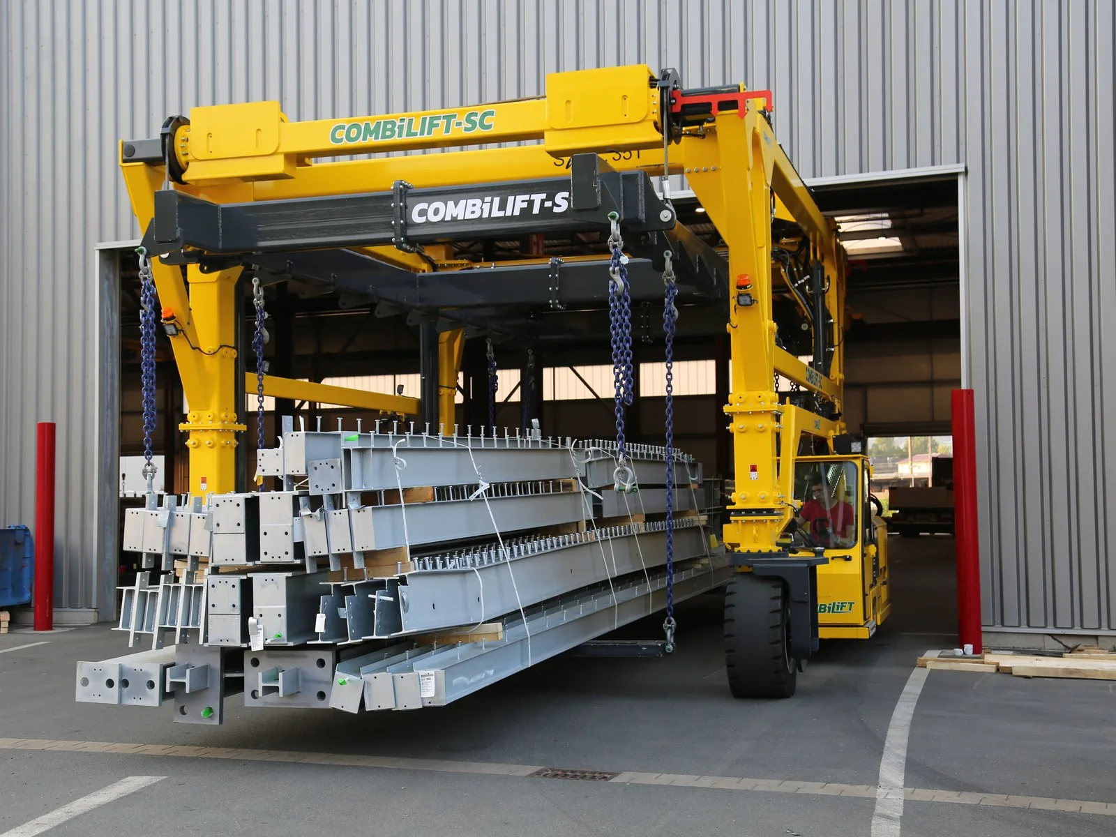 Combilift-Portalstapler Combi-SC mit Stahlträgern